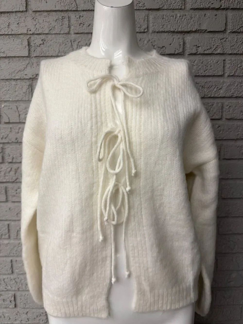 Elan Women’s Ivory Oversized Long Sleeve Tie Front Sweater Size S - Picture 2 of 8